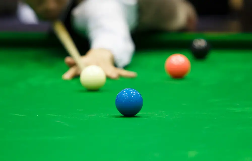 Are pool cues and snooker cues different?